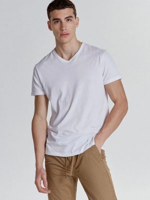 REMERA BASICA CUELLO V BLANCO