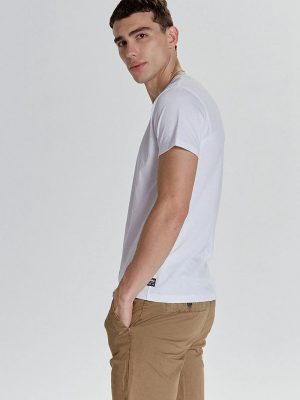 REMERA BASICA CUELLO V BLANCO