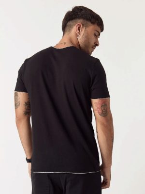 REMERA BRAVA NEGRO