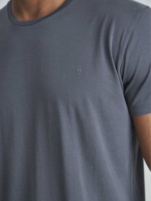 REMERA MALDIVAS GRIS OSCURO