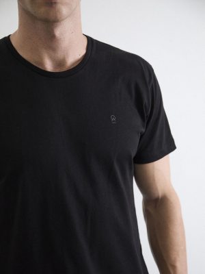 REMERA MALDIVAS NEGRO