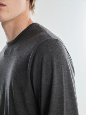 REMERA CUELLO U SOFT WASH GRIS MELANGE OSCURO