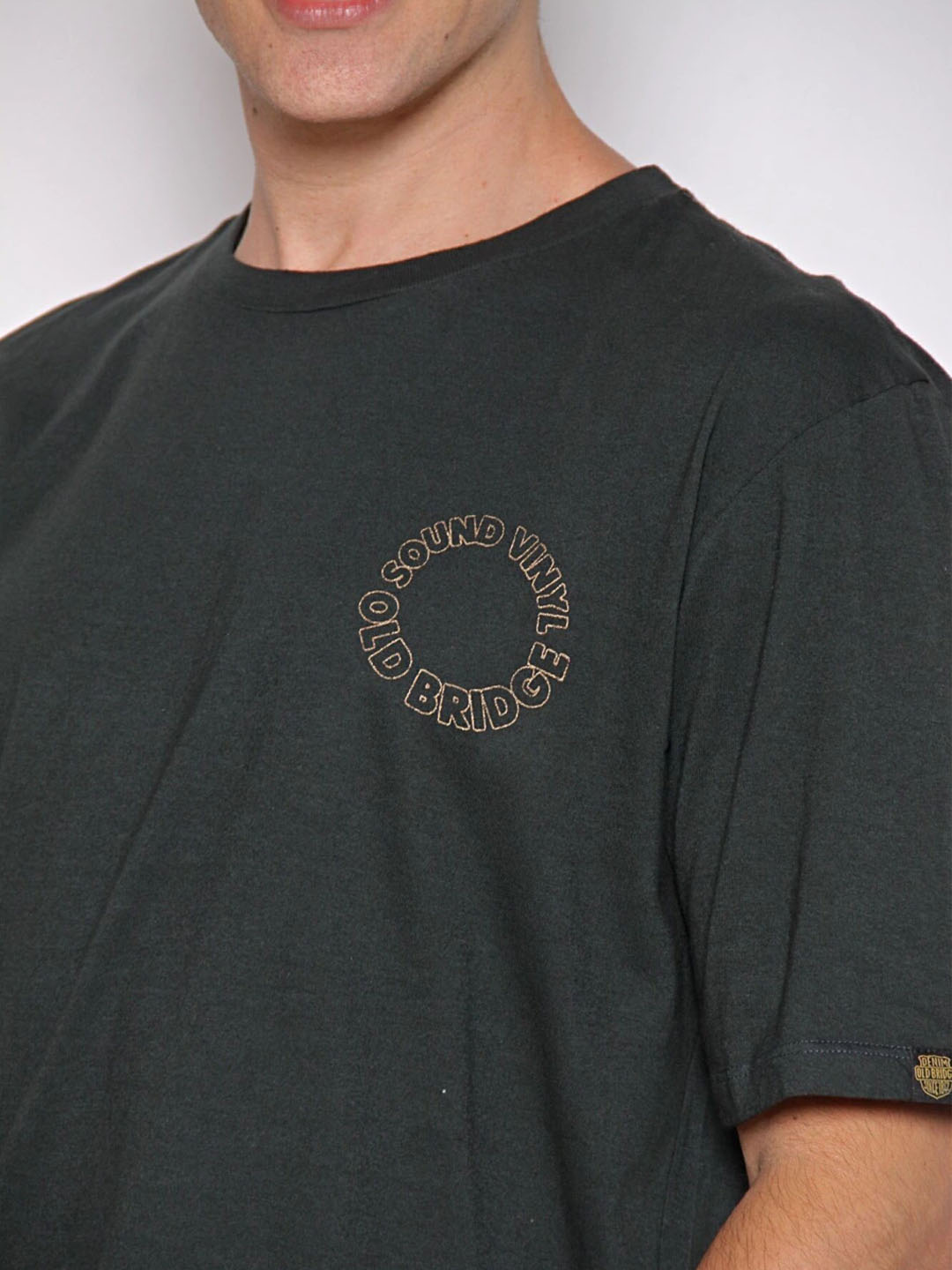 REMERA SOUND VERDE OSCURO - Imagen 4