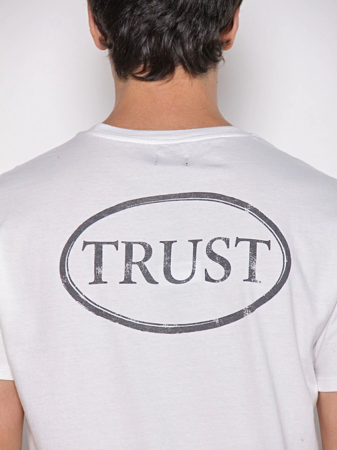 REMERA TRUST CRUDO - Imagen 4